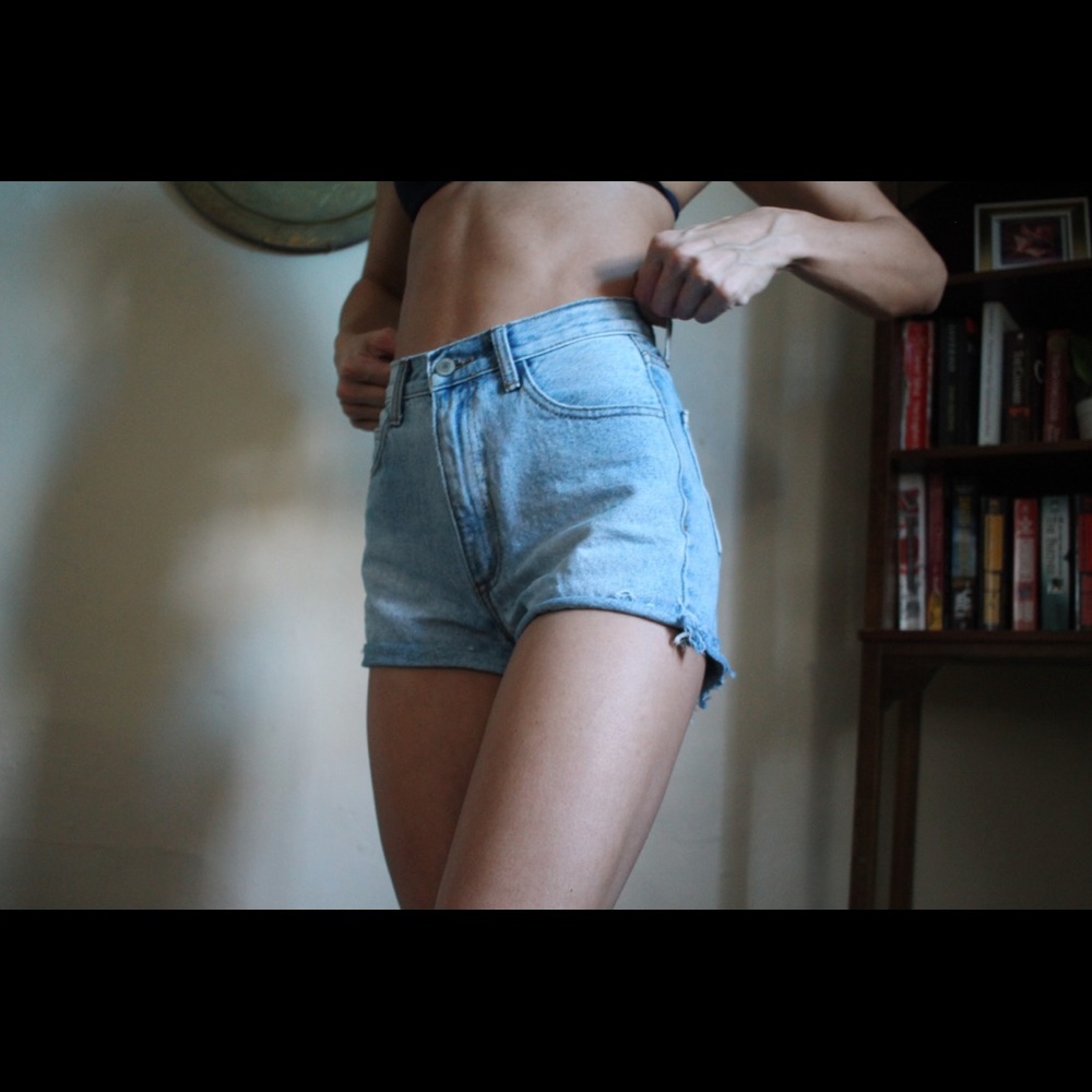 Brandy Melville high-waisted shorts ✨ - Picture 3 of 3